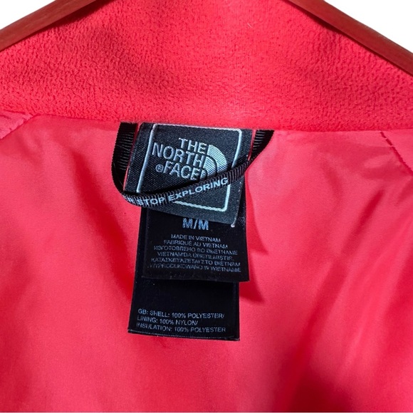 THE NORTH FACE Insulated Puffer Jacket in coral - Picture 7 of 8